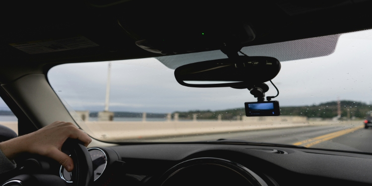 How new drivers in big cities can stay safe with smart dash cam technology