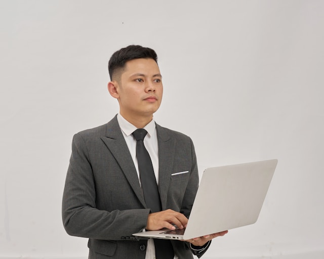 Understanding the O1 Visa: Processing Time, Validity, and Premium Options
